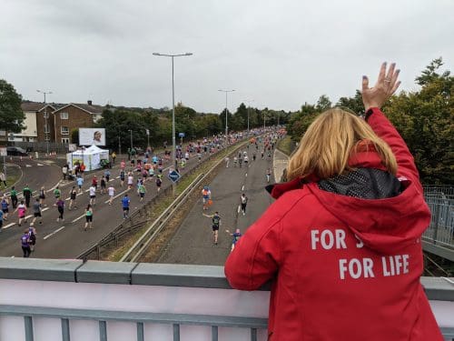 GNR Cheering 1